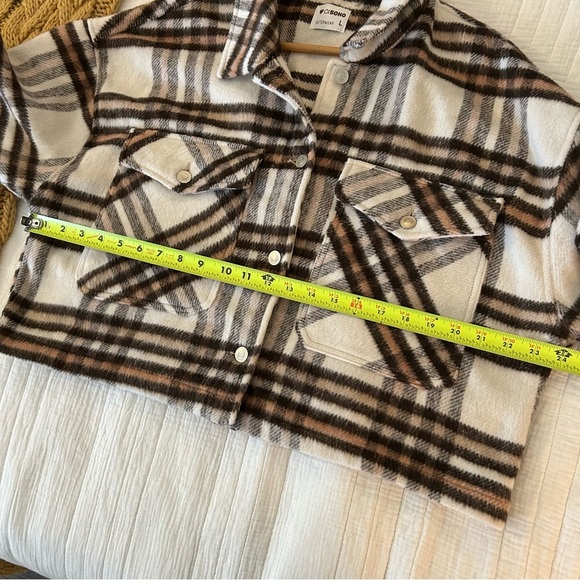 CI SONO Camel Plaid Cropped Shacket. Size Large. - Picture 9 of 9